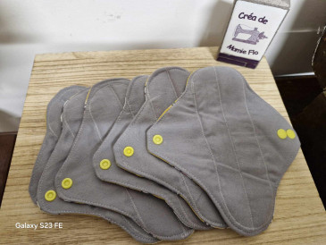 Serviette hygiénique pour flux léger